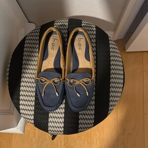 b.o.c. Navy and tan moccasin. Size 8.